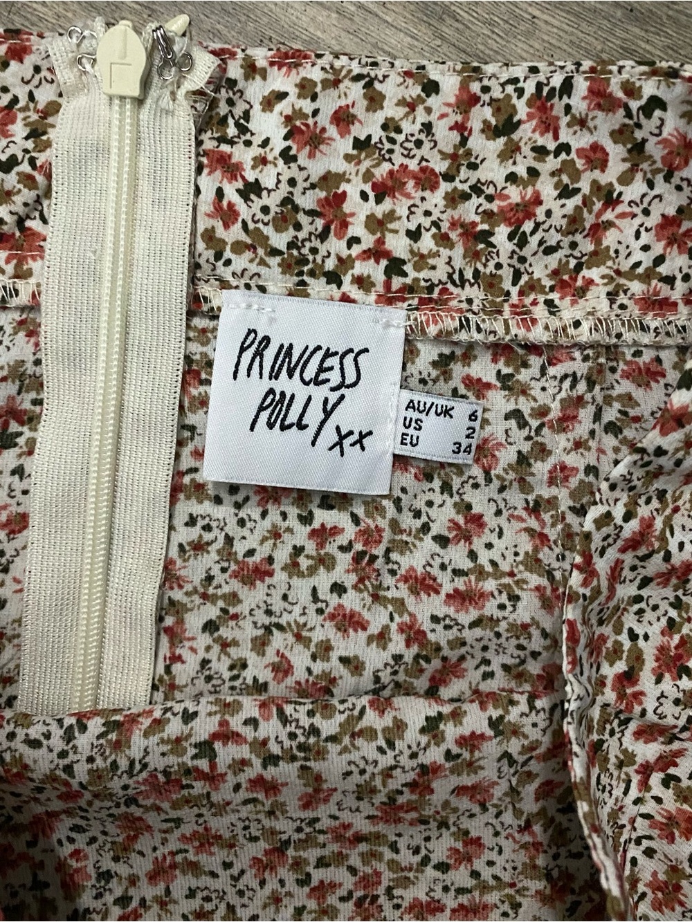 Princess Polly White Mini Skirt with Red Floral Pattern - Picture 5 of 7